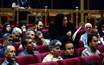 انتقاد تند سهامدار ایران خودرو از وزیر صمت: "بازار را کنترل کنید، نه قیمت خودرو را!"
