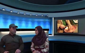اکبری؛ جوانی که جمله‌ها را برعکس می‌خواند